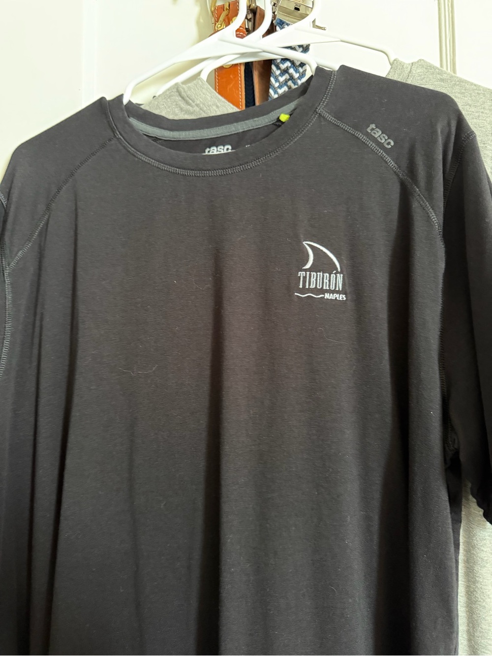 Tiburón Naples Men’s Black Swim Rash Guard
